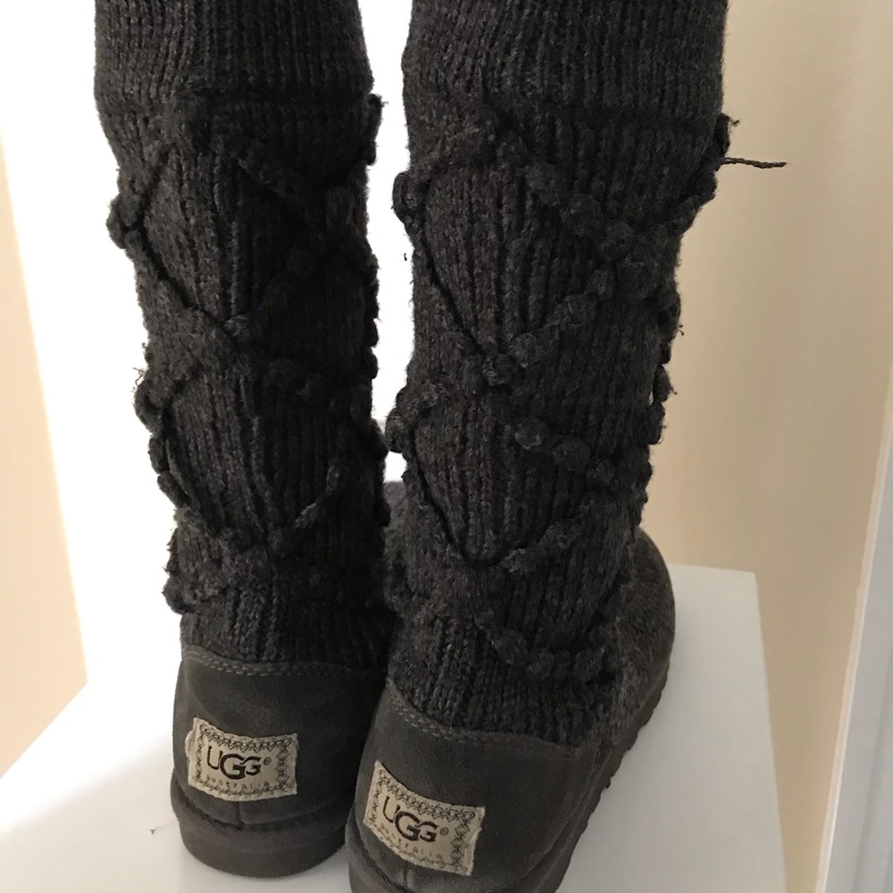 Women’s sweater Ugg boots